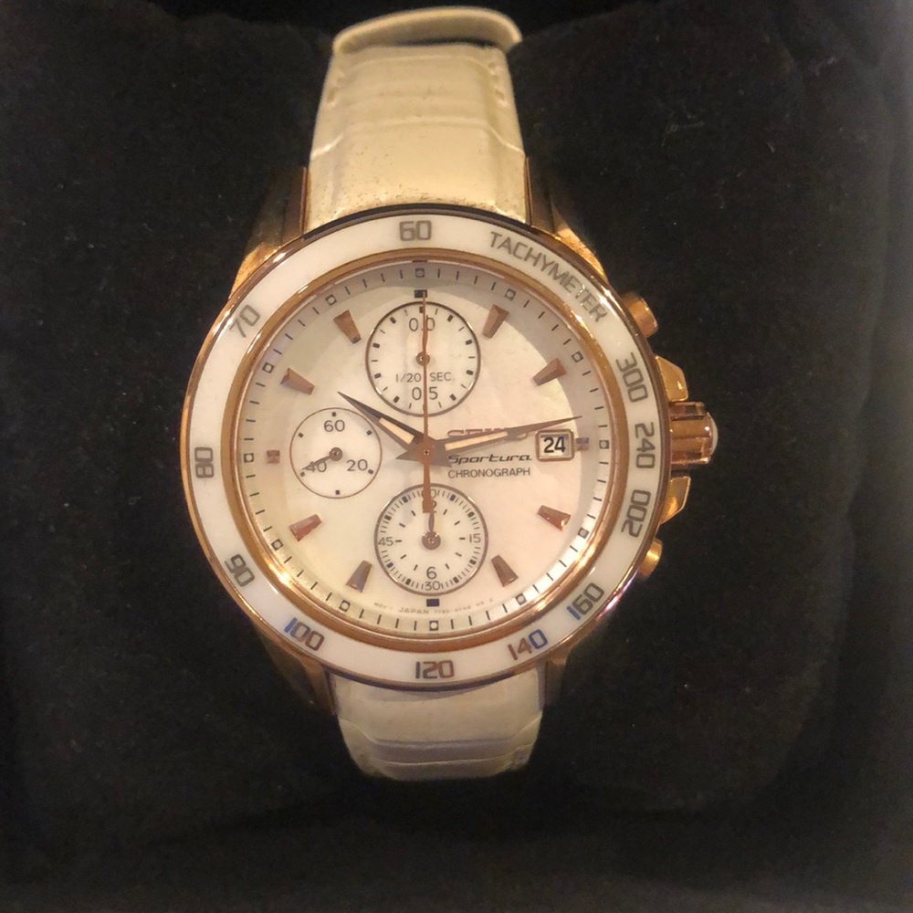 Seiko Women’s white chronographic watch in box